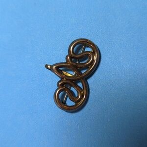 Goldtone Brooch Insignia Celtic delicate feminine 1"